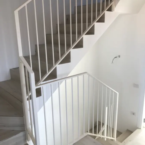 Parapetto Con Paletto Verticale